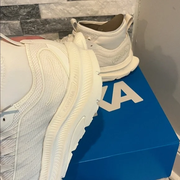 New!! Hoka women's kawana mid sneakers - Picture 3 of 14